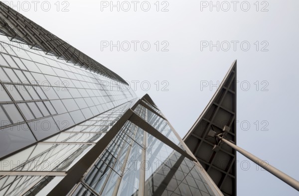 Posttower, built 2000-2002 by Murphy/Jahn, view with canopy