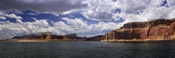 In the southwest of the USA lies the artificial Lake Powell, Arizona, USA In the southwest of the USA lies the artificial Lake Powell, Arizona, USA, North America