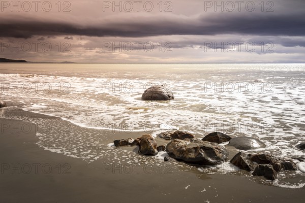 An image of the boulders at the beach of Moeraki New Zealand