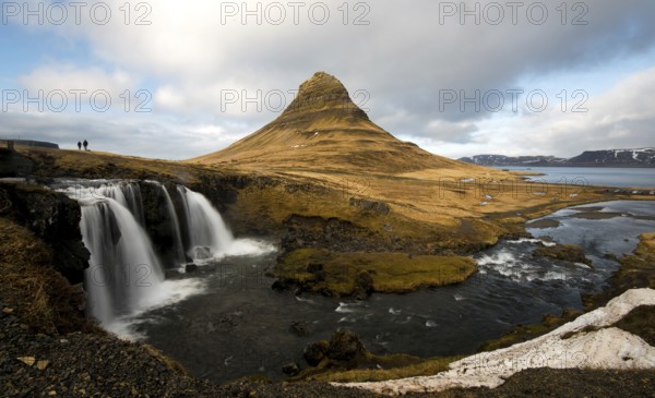 Kirkjufellsfoss waterfalls with the Kirkjufell mountain, at Grundarfjordur, on the Snaefellsnes peninsula in Iceland