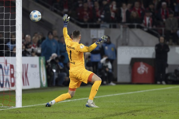Timo Weiner (Goalkeeper, Holstein Kiel, #1), DFB Pokal: 1.FC Köln, Holstein Kiel on 29/10/2024 at the RheinEnergieStadion in Cologne Germany . (DFL/DFB REGULATES PROHIBIT ANY USE OF PHOTOGRAPHS AS IMAGE SEQUENCES AND/OR QUASI-VIDEO), RheinEnergieStadion, Cologne, North Rhine-Westphalia, Germany, Europe