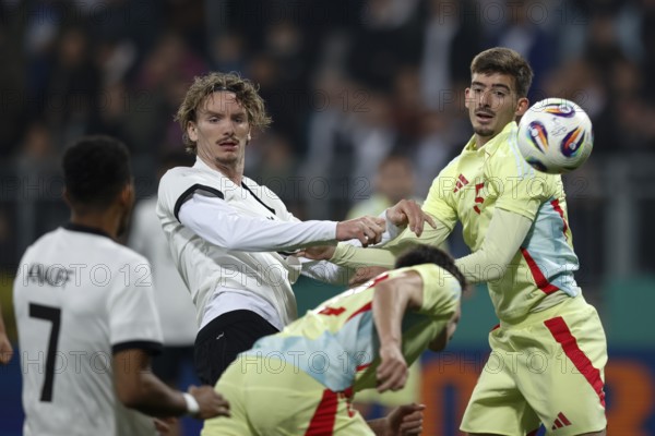 Football, U21, Friendly match, 2024/2025, Germany U21 vs. Spain U21, 25.03.2025, Merck-Stadion am Böllenfalltor, Darmstadt, Germany, Nick WOLTEMADE (Germany U21, 10) in duel with Enrique SALAS Spain U21, Europe