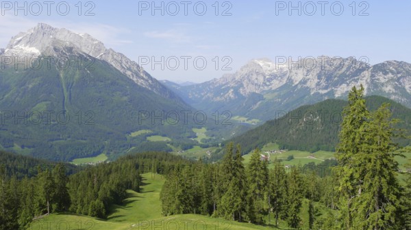 Panoramic view from Hirscheck to Hochkalter, Grosses Ochsenhorn, Stadelhorn Schottmal Horn and Hinters