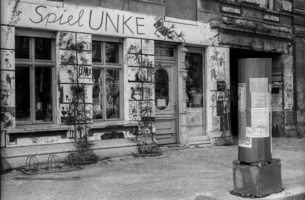 Germany, Berlin, 13 April 1991, Unke game, Oderberger Straße, Europe