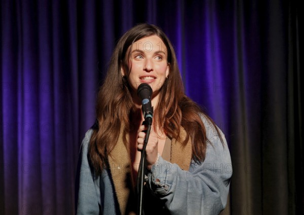 Rainey Qualley at An Exclusive Evening Celebrating OFF THE RECORD Featuring a Special Performance by Rainey Qualley held Hotel Cafe in Hollywood, USA on May 8, 2025, Hollywood, CA, USA, Hollywood, California, USA, North America