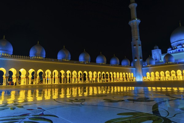 Shakezy Cayd Grand Mosque United Arab Emirates. Shooting Location: Abdabi