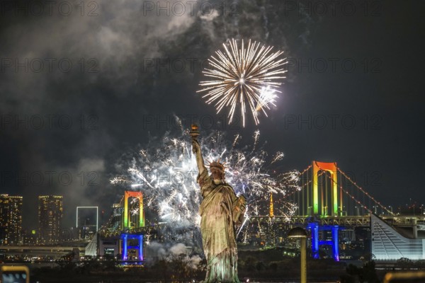 Tokyo night view and fireworks (Odaiba Rainbow fireworks 2019). Shooting Location: Tokyo metropolitan area