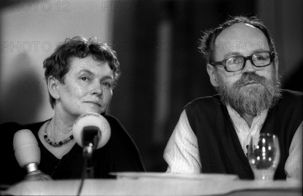 Germany, Berlin, 24.04.1992, Bärbel Bohley, (civil rights activist, artist), Sebastian Pflugbeil, (physicist / civil rights activist), Stasi - Verstrickungs - discussion, in the Gethsemanekirche, Europe