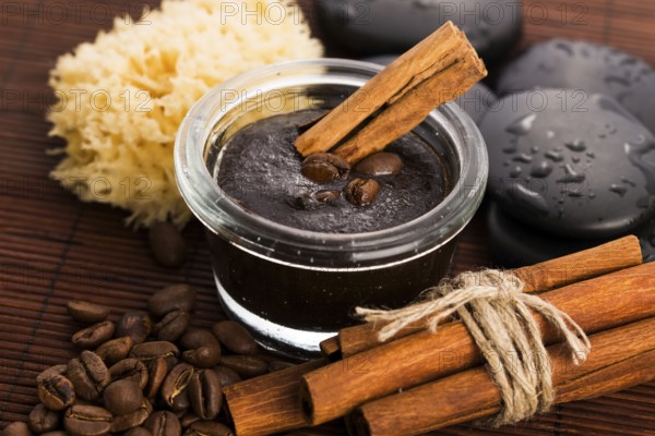 Homemade face and body organic all natural coffee scrub (peeling) with cinnamon