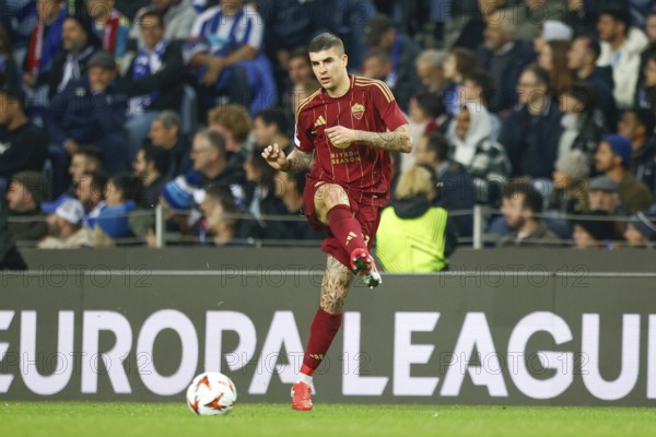 Portugal: Football Europa League, Play-Off - FC Porto vs. AS Roma - Estadio do Dragao, Porto: Gianluca MANCINI AS Roma shooting with the ball