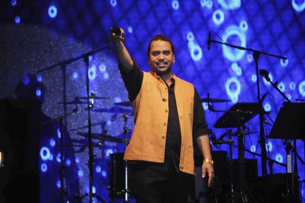 Bollywood singer Brijesh Shandilya perform during Mid Day music concert at Phoenix Marketcity, in Mumbai
