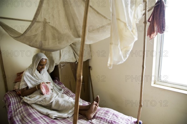 Woman of vidhwa mahila ashram, mathura, uttar pradesh, india, asia