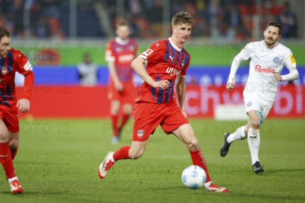 Soccer, 1st Bundesliga, Matchday 26, 2024/2025, 1. FC Heidenheim vs. Holstein Kiel, 16.03.2025, Voith-Arena, Heidenheim, Germany, Jan SCHÖPPNER, (1. FC Heidenheim, 03) on the ball, Europe