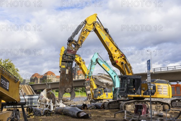 After the collapse of parts of the Carola Bridge, demolition work began on the Old Town side. The bridge sections on the Old Town side were dismantled using heavy machinery, Carola Bridge in Dresden, Dresden, Saxony, Germany, Europe