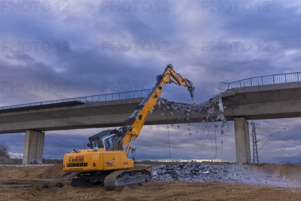 Following investigations of another reinforced concrete bridge in Saxony and the cracks caused by corrosion found there, the immediate demolition of the B101 railway bridge was ordered and work began on 19 December. The railway line to Berlin should be open again by 24 December. Großenhain, Saxony, Germany, Europe