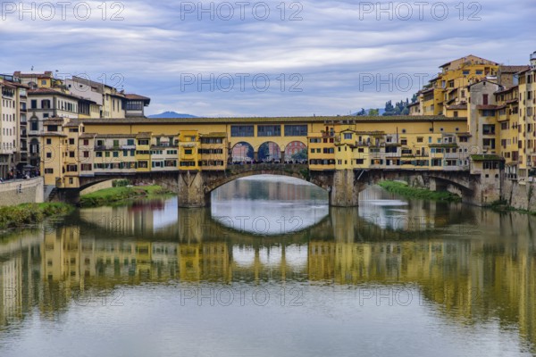 Ponte Vecchio (Old Bridge), a medieval stone bridge with shops on it, Florence, Italy, Europe