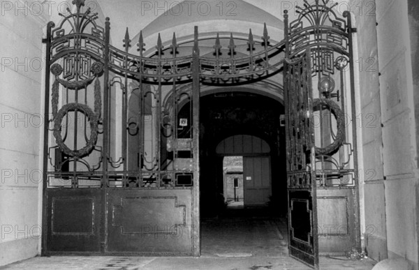 Germany, Berlin, 30 October 1990, Entrance to the Orthodox Jewish Community Adass Yisroel in Tucholskystraße, Europe