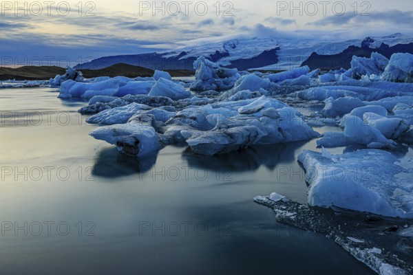 Jökulsarlon glacier lagoon, icebergs with glacier, Vatnajökull National Park, Hornafjörður, South Iceland Iceland