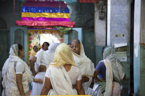 Old women vidhwa mahila ashram mathura, uttar pradesh, india