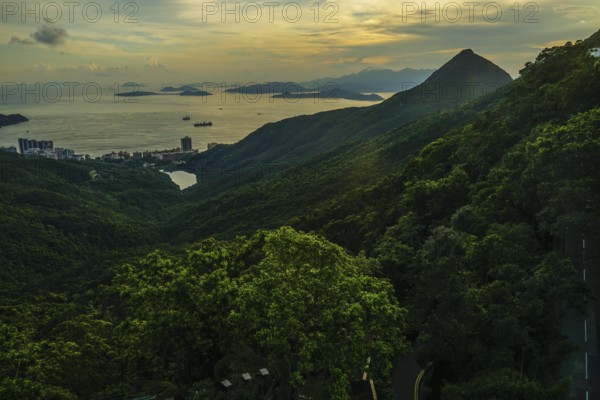 Evening of Hong Kong seen from Victoria Peak. Shooting Location: Hong Kong Special Administrative Region