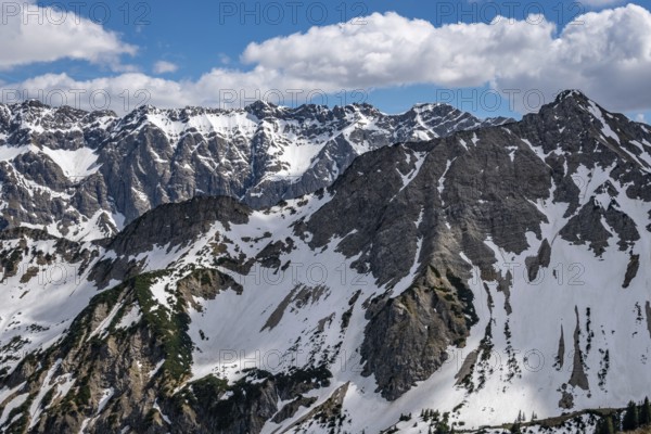 Fantastic crossing of Sonnenkopf, Heidelbeerkopf and Schnippenkopf in the Allgau Alps near Hinang, Sonfhofen