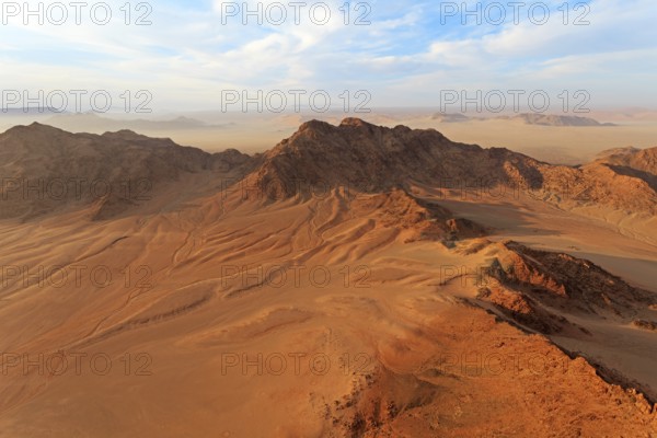 Hot air balloon ride over the Namib in the Namib-Naukluft National Park in Namibia