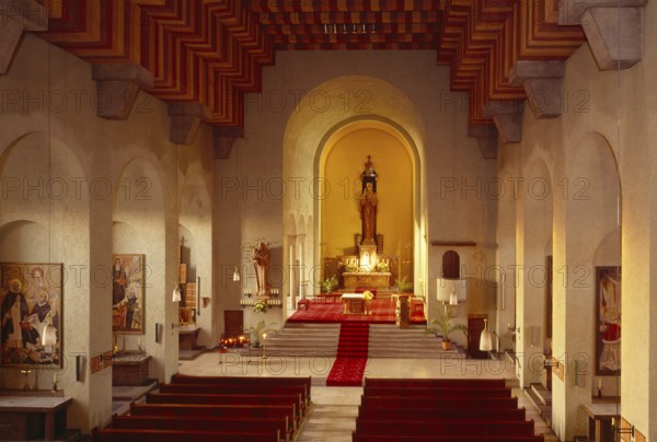 Interior with the monumentalising Rabitz vault and the indirectly illuminated choir, built 1927-1929, St., Sankt, Saint