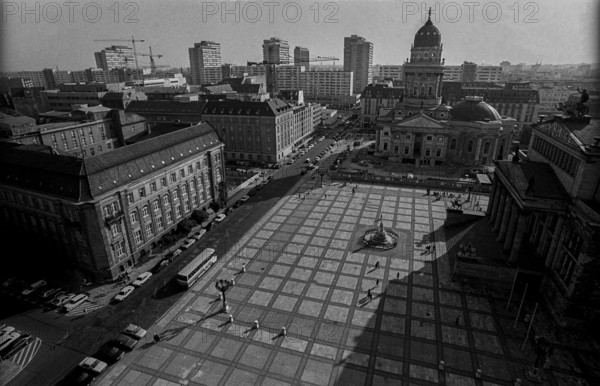 Germany, Berlin, 10.11.1991, Gendarmenmarkt, (former Platz der Akademie), View from the French Cathedral over the Schiller Monument to the German Cathedral, Europe