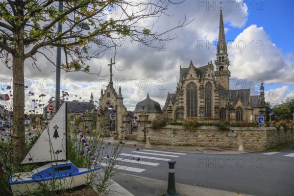 Enclosed parish Gothic church Eglise Saint-Gouesnou, Gouesnou near Brest, department Finistere Penn-ar-Bed, region Bretagne Breizh, France, Europe