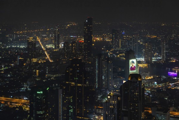 A picture of the Bang Kho Laem and Sathon districts of Bangkok at night