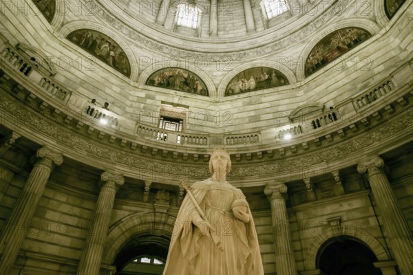 Queen Victoria statue, Victoria Memorial Interior, Kolkata, West Bengal, India, Asia