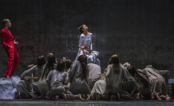 ?dipe by George Enescu (Komische Oper, Berlin) . Tragédie lyrique in four acts and six scenes (1936) Poetry by Edmond Fleg after Sophocles. Press performance on 26 August 2021. ?dipe: Leigh Melrose Tirésias: Jens Larsen Créon: Joachim Goltz Le grand prêtre: Vazgen Gazaryan Le veilleur: Shavleg Armasi Le berger: Johannes Dunz Laios, father of ?dipe: Christoph Späth Jokaste, mother of ?dipe: Karolina Gumos La Sphinge: Katarina Bradi? Antigone: Mirka Wagner Mérope: Susan Zarrabi