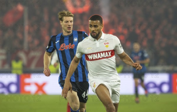 Football match, Marco BRESCIANINI Atalanta Bergamo left chasing Josha VAGNOMAN VFB Stuttgart burning head, Stuttgart Arena, Stuttgart