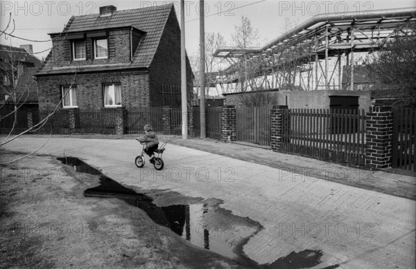 Germany, Greppin, 31 March 1992, village between Wolfen and Bitterfeld, child playing in the street, Europe