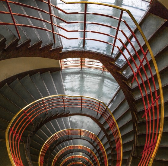 Hamburg, SPRINKENHOF office block, built 1927-1930 by Fritz Höger and Hans and Oskar Gerson, south staircase, spiral staircase looking downwards