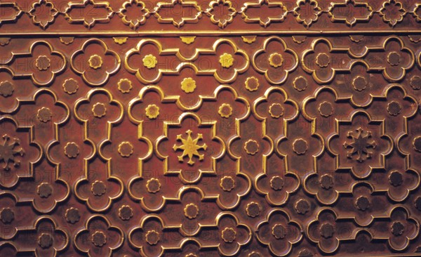 Elaborate decorative sandstone wall of taj mahal, agra, uttar pradesh, india, asia