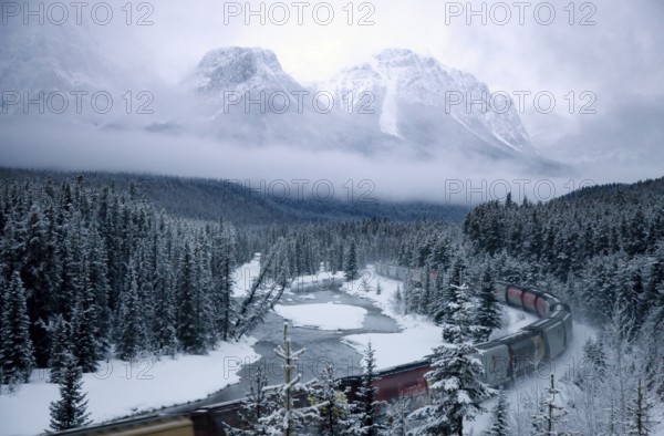 Morants Curve Alberta Lake Louise Banff Canada