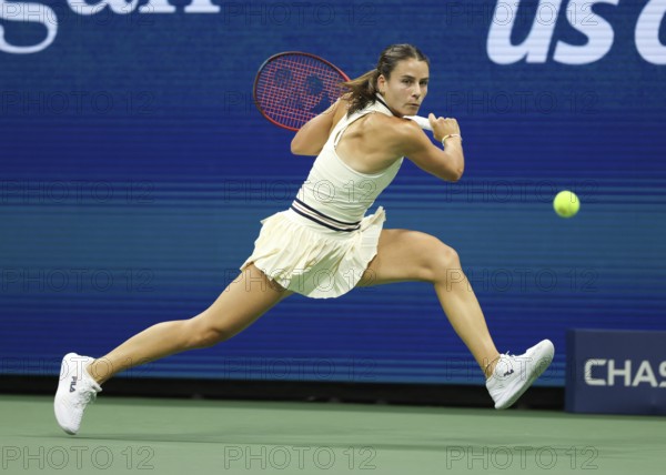 Tennis player Emma Navarro in action at the US Open 2024 Championships, Billie Jean King Tennis Center, Queens, New York, USA, North America