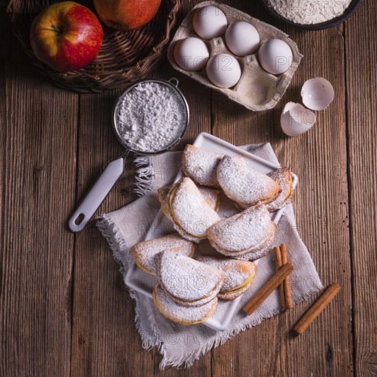 Fruity apple cinnamon mostbiscuits