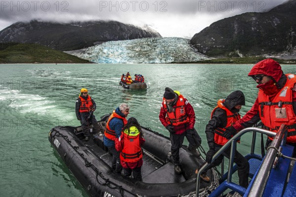 Excursion by Zodiac from the cruise ship Ventus Australis to the Porter Glacier, Cordillera Darwin, north-east extension of the Beagle Channel, Tierra del Fuego, Tierra del Fuego, Patagonia, Chile, South America