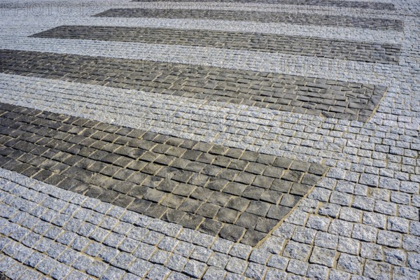 Marking a road with cobblestones