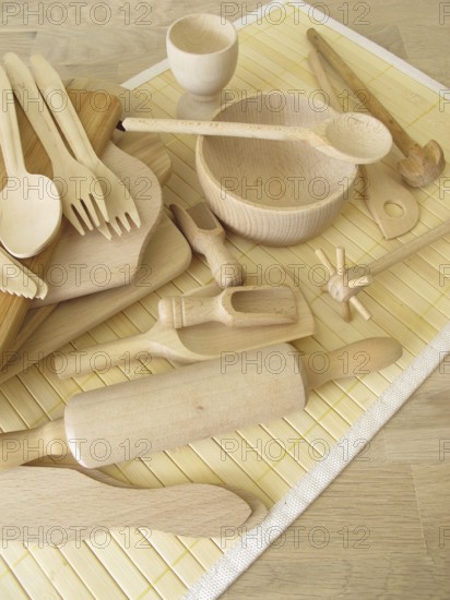 Plastic-free kitchen utensils made from wood
