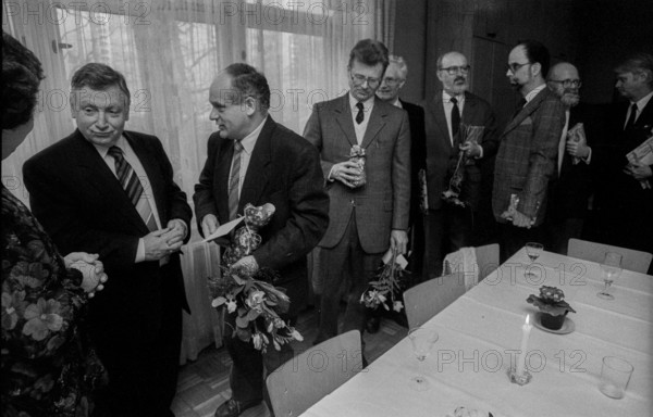 Germany, Berlin, 25.02.1991, Birthday of General Superintendent Günter Krusche, Congratulations, Church in Friedrichsfelde, Europe