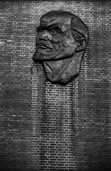 Germany, Berlin, 21.12.1991, Leninkopf, in Französische Straße, (bath and sauna - building of the Russian Embassy), Europe