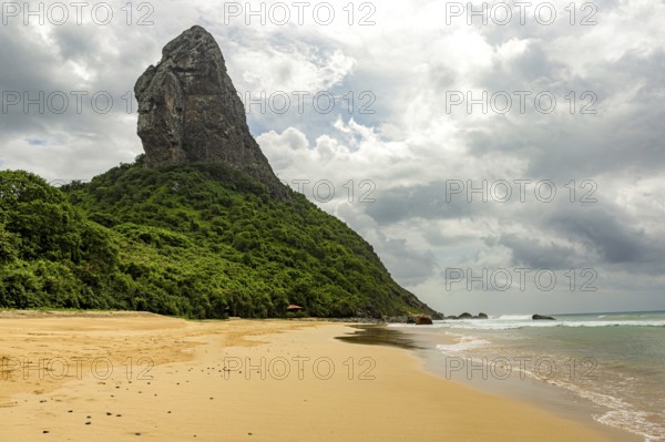 Fernando de Noronha, Brasil. Turquoise water around the Two Brothers rocks, UNESCO World Heritage Site, Brazil, South America