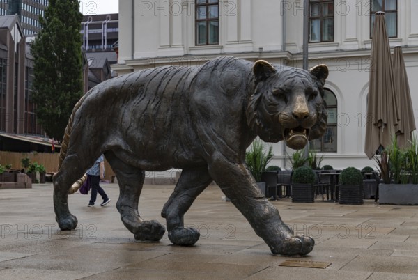 A picture of the iconic Tiger statue of Oslo, at the Jernbanetorget Square. Designed by Elena Engelsen in 2000