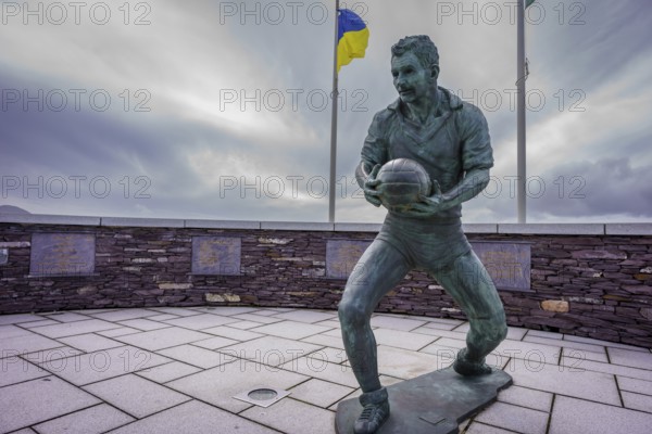 Bronze statue of Mick O'Dwye Irish sporting champion, County Kerry, Waterville, Ireland, United Kingdom, Europe
