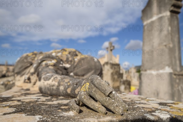 Heartbroken woman sculpture, Tomàs Vila, grave of the Garau de Son Pons family, Llucmajor cemetery, Mallorca, Balearic Islands, Spain, Europe