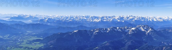 Mountain panorama near Bad Tölz with views over the Karwendel and Wetterstein mountains to the Alpspitze