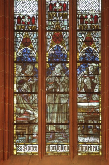 Colourful church window with Martin Luther by Otto Linnemann 1918 with Luther quote from 1521, God's word should float, float, take off, figures, interior view, handicraft, stained glass, stained glass window, colourful, town church, Our Lady, Friedberg, Wetterau, Hesse, Germany, Europe
